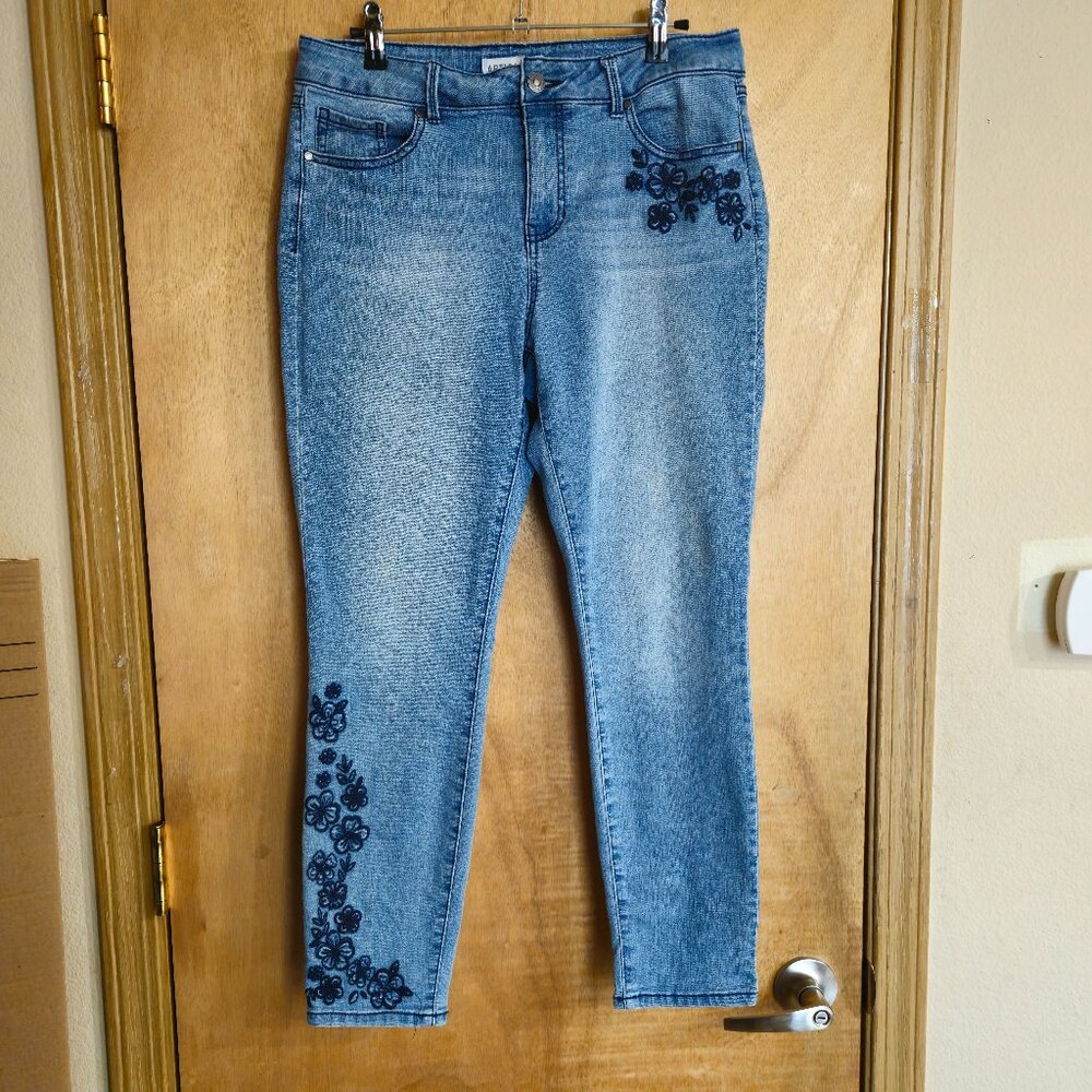 Artsian NY Jeans  Size10  Embroidered  Floral